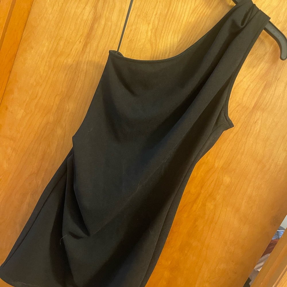 Chic Black One-Shoulder dress